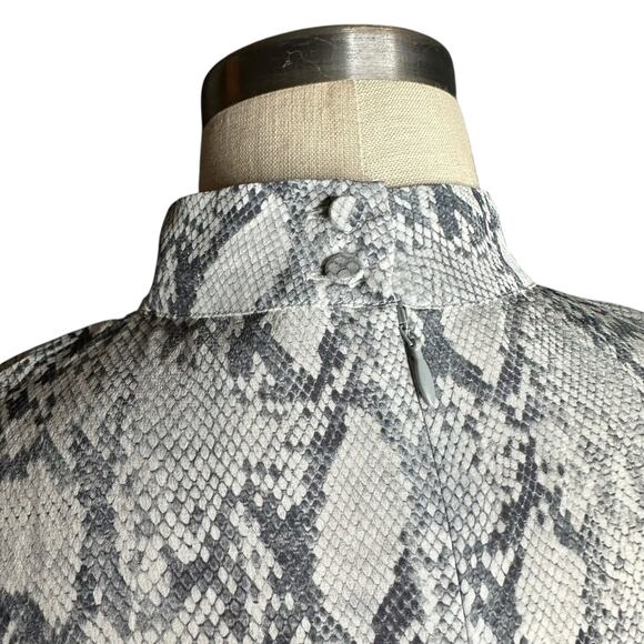FRAME Denim Gray Snake Print Silk Sleeveless Blouse Women's Size Small Smocked - Picture 4 of 9